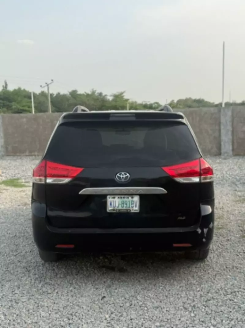 Toyota Sienna   - 2012