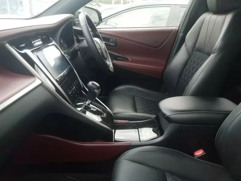 Toyota Harrier   - 2017