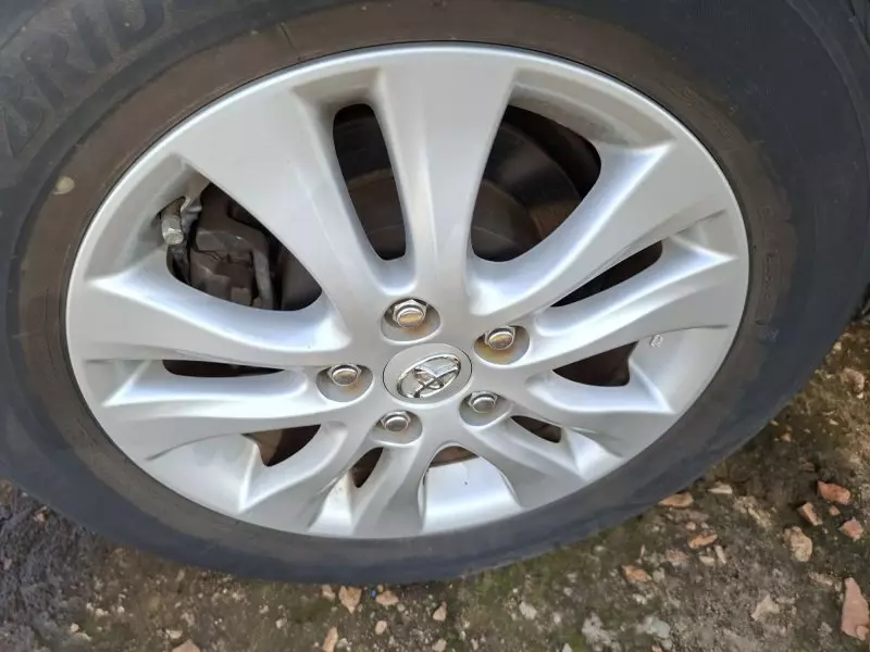 Toyota Noah   - 2012