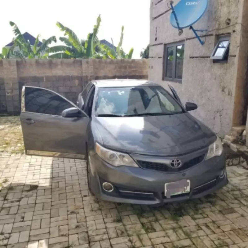 Toyota Camry   - 2013