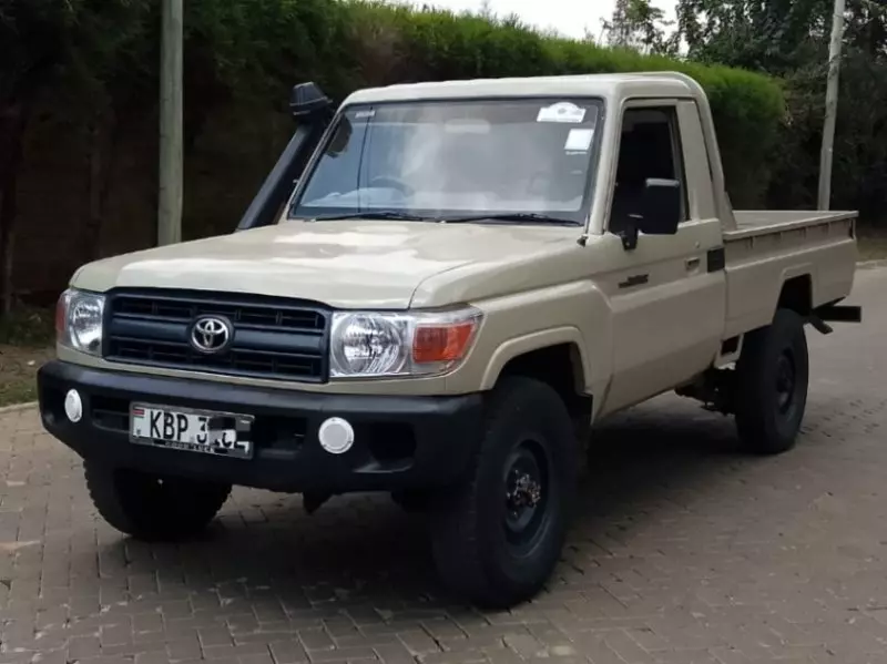 Toyota Land Cruiser   -