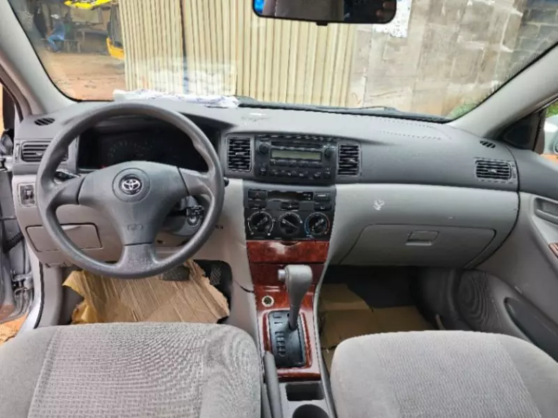 Toyota Corolla   - 2005