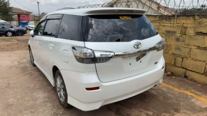 Toyota Wish   - 2012