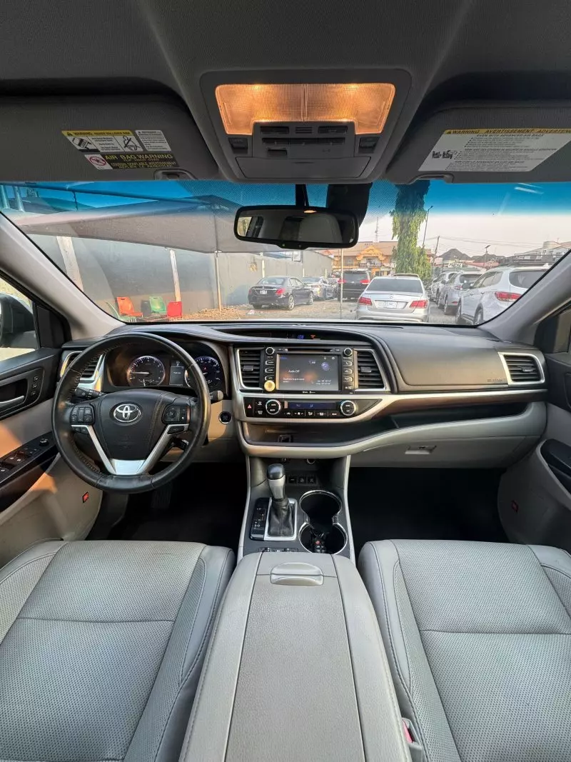Toyota Highlander   - 2015
