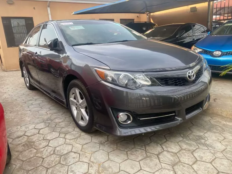 Toyota Camry   - 2014