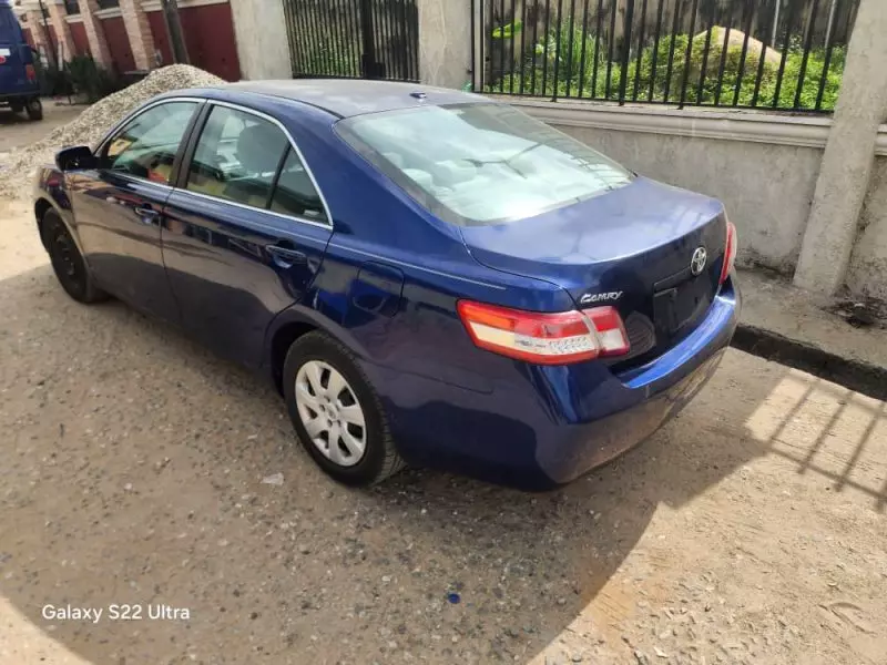 Toyota Camry   - 2010