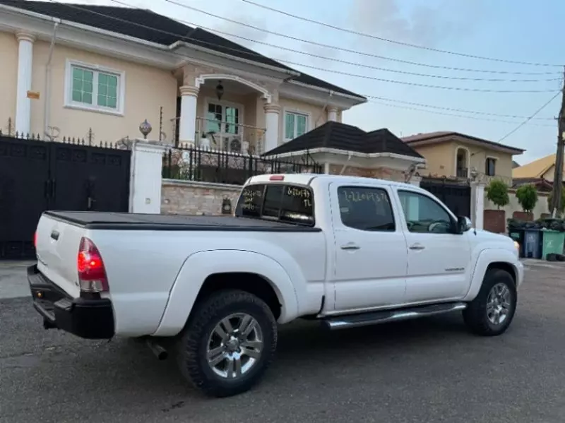 Toyota Tacoma   - 2014