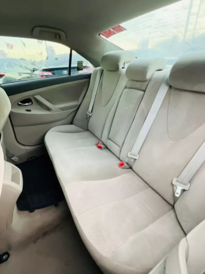 Toyota Camry   - 2010