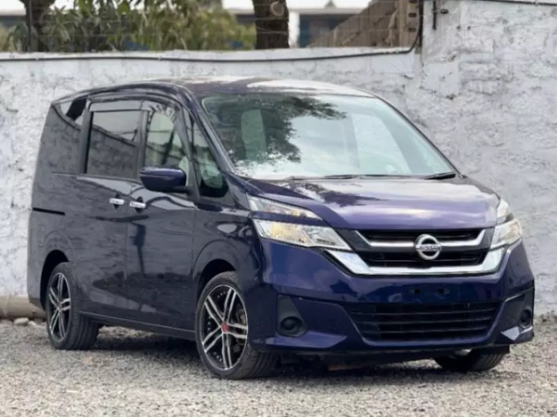 Nissan Serena   - 2017