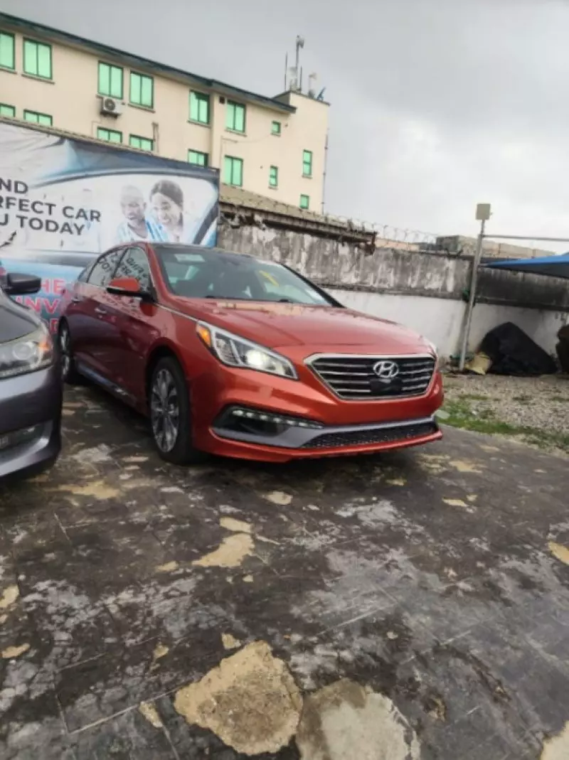 Hyundai Sonata   - 2015
