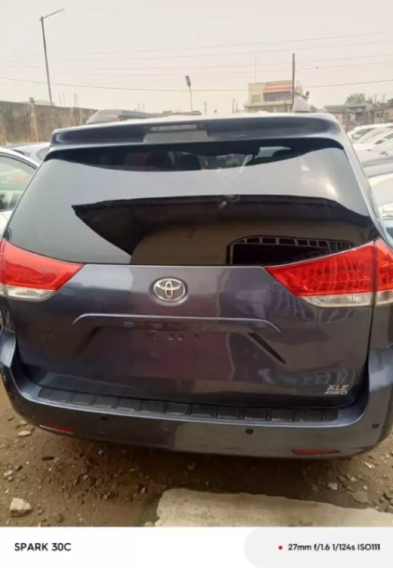 Toyota Sienna   - 2013