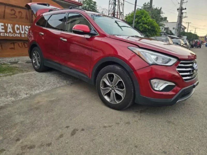 Hyundai Santa Fe   - 2013