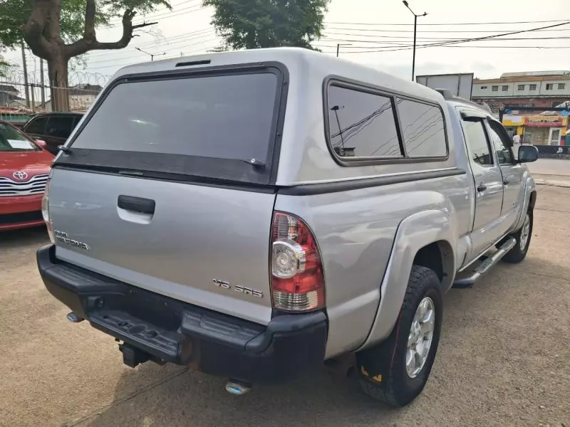 Toyota Tacoma   - 2010
