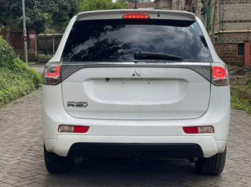 Mitsubishi OUTLANDER   - 2014