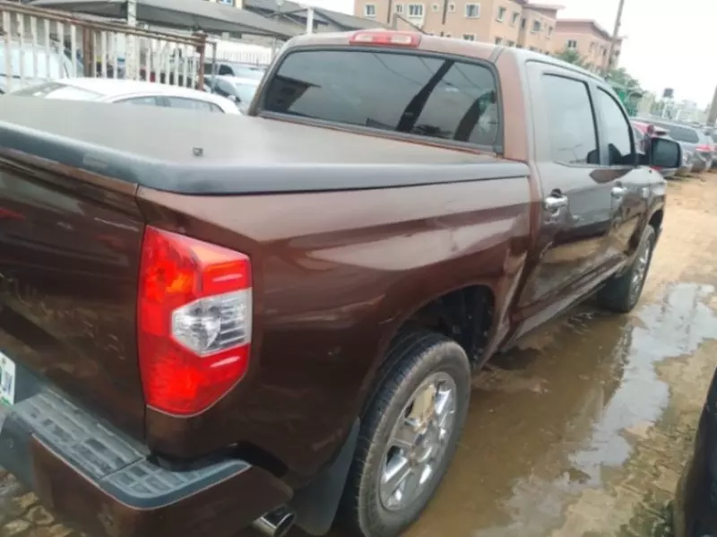 Toyota Tundra   - 2014