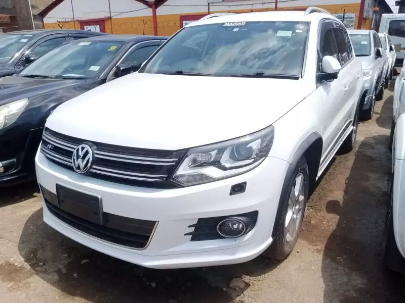 Volkswagen Tiguan   - 2012