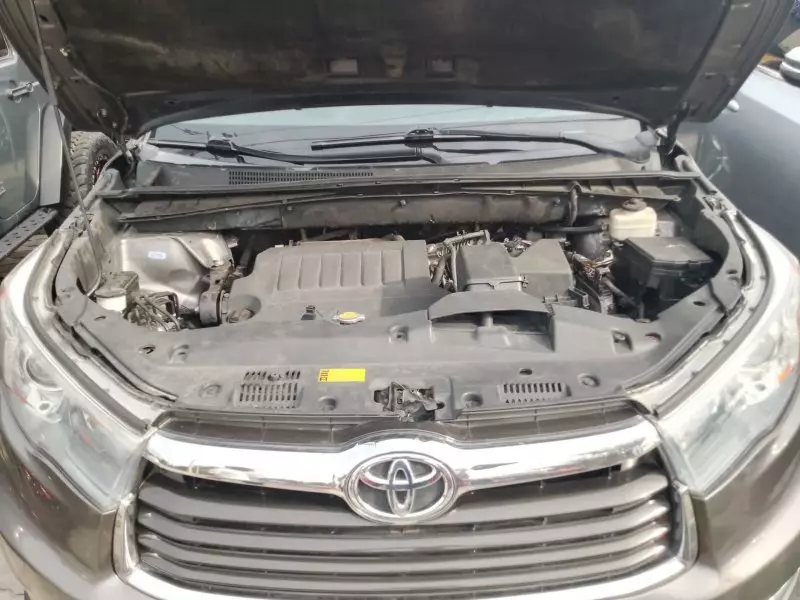 Toyota Highlander   - 2014