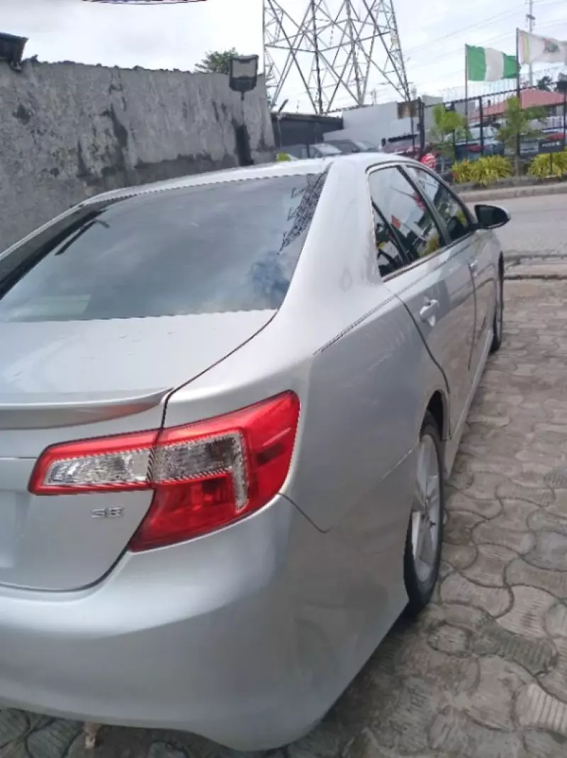 Toyota Camry   - 2013