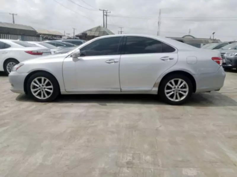 Lexus ES 350   - 2011