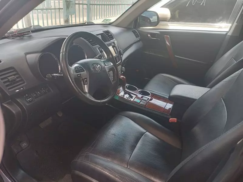 Toyota Highlander   - 2013