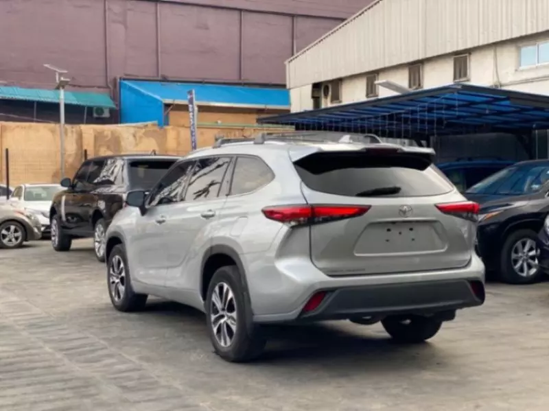 Toyota Highlander   - 2021