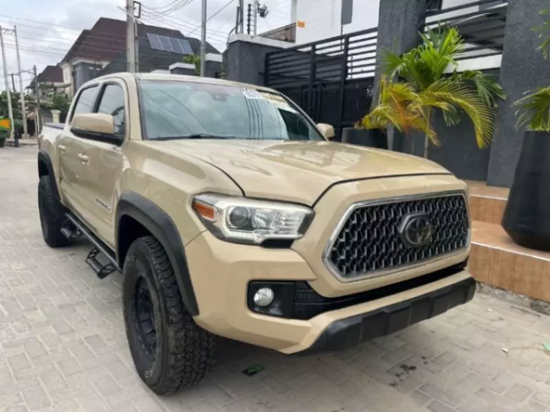 Toyota Tacoma   - 2018