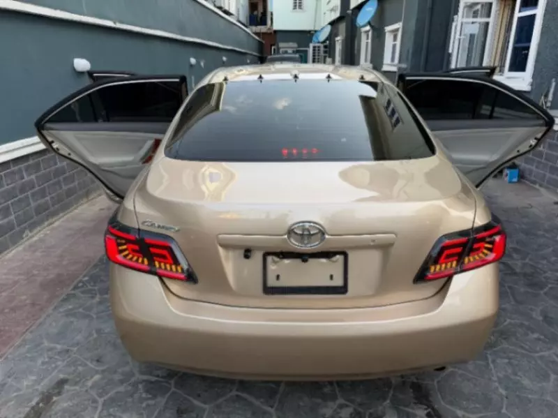 Toyota Camry   - 2011