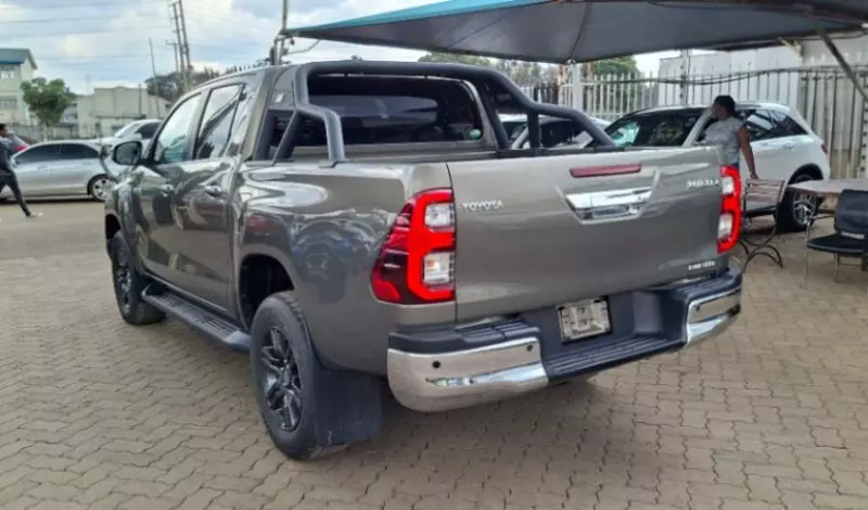 Toyota Hilux   - 2020