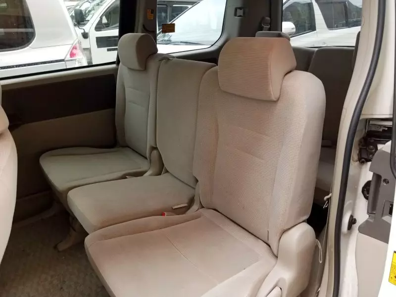 Toyota Noah   - 2009