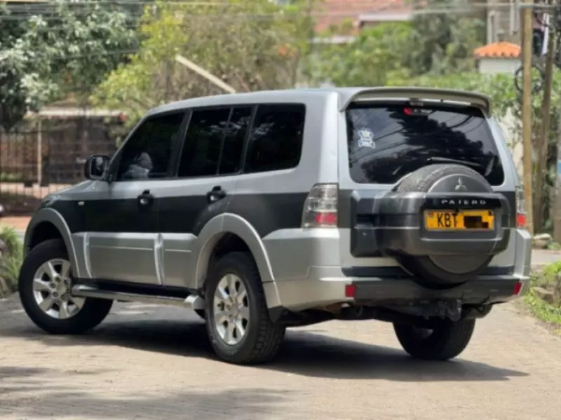 Mitsubishi Pajero   - 2012