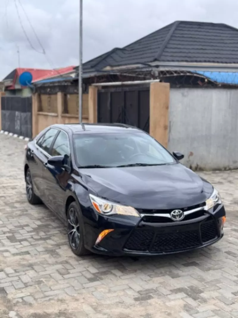 Toyota Camry   - 2016