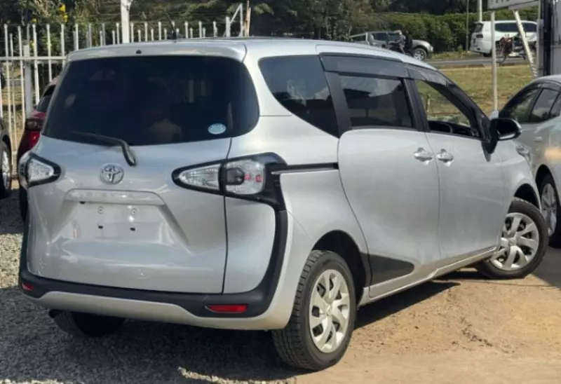 Toyota Sienta   - 2018
