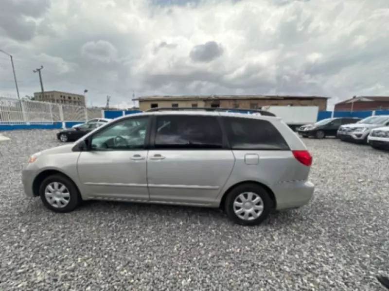 Toyota Sienna   - 2007