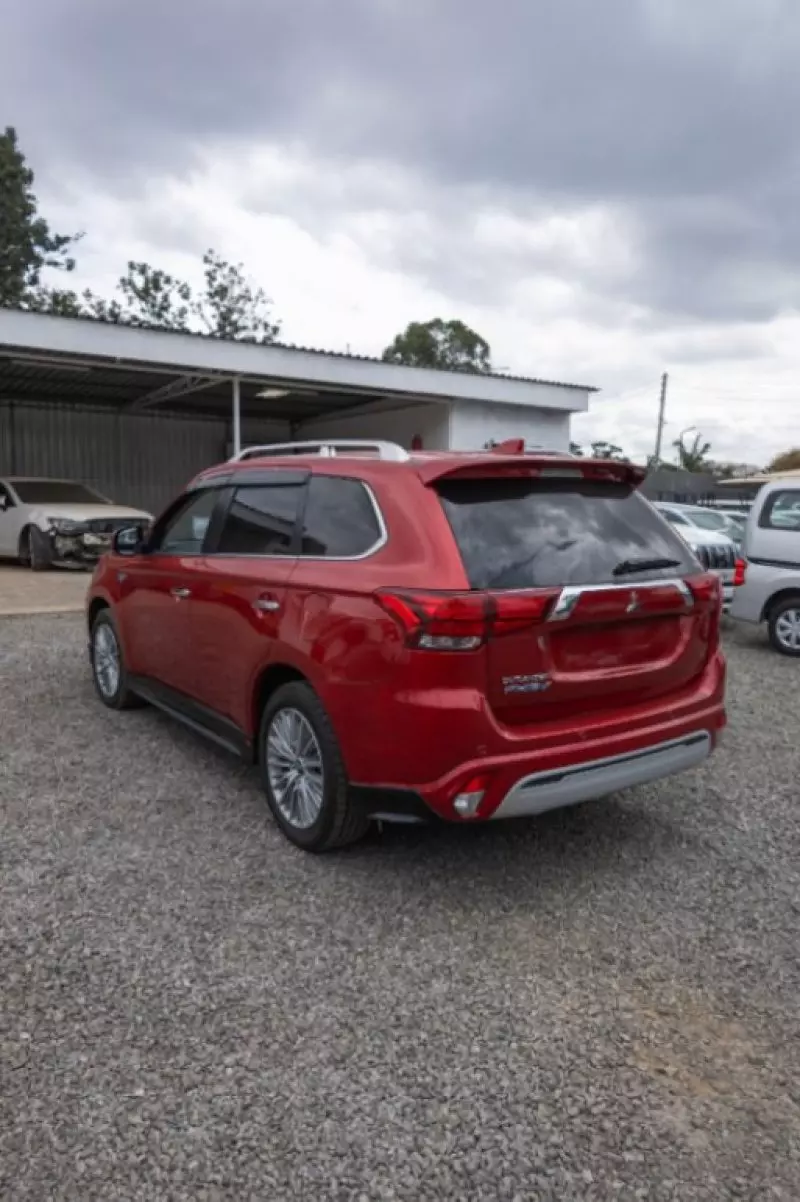 Mitsubishi Outlander hybrid    - 2019