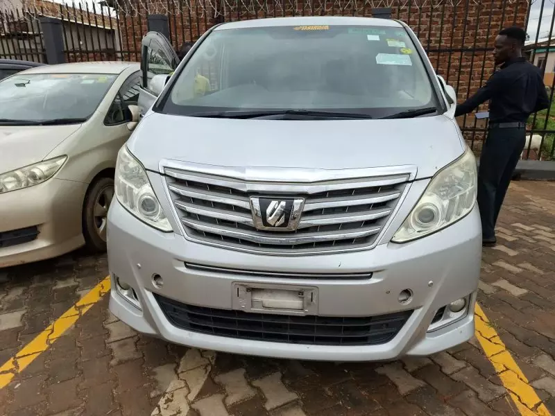 Toyota Alphard   - 2013