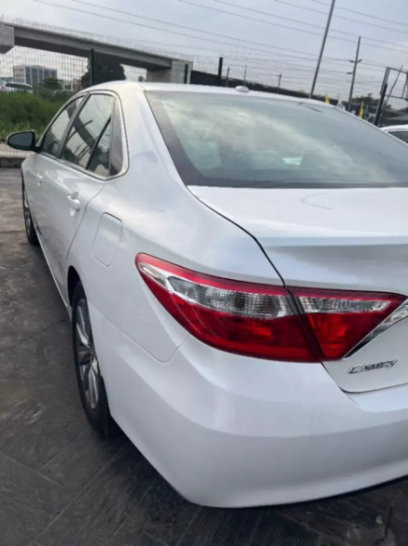 Toyota camry   - 2015
