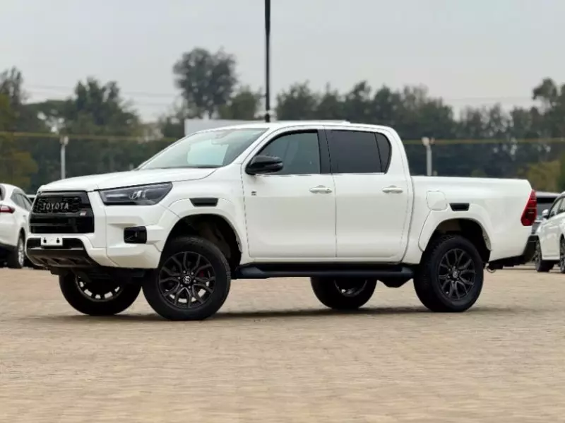 Toyota Hilux    - 2022