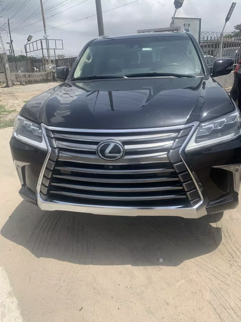 Lexus LX 570   - 2017