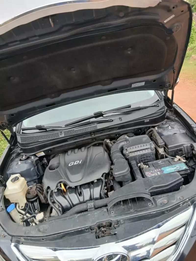 Hyundai Sonata   - 2011