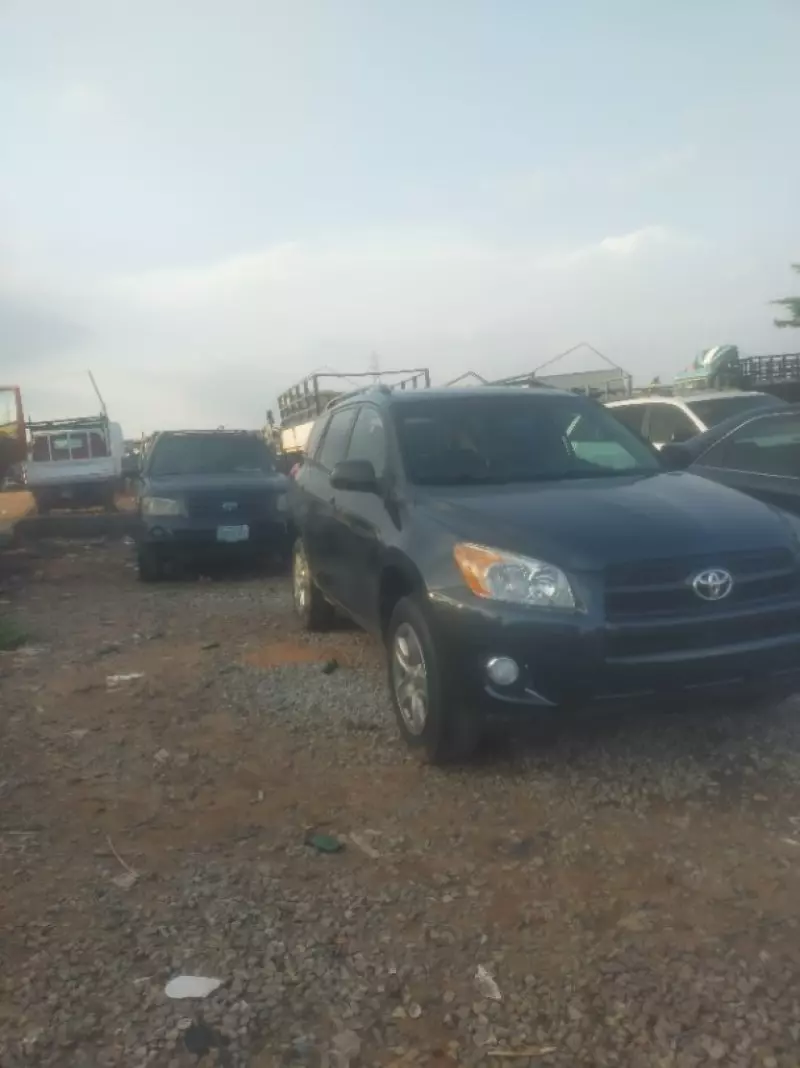 Toyota RAV 4   - 2010
