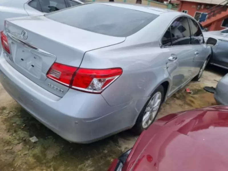 Lexus ES 350   - 2011