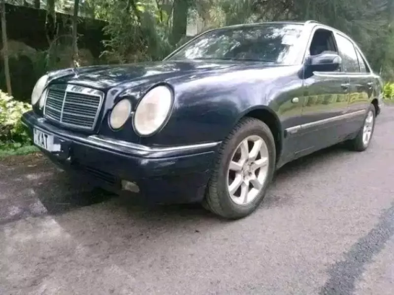 Mercedes-Benz E200   - 1997
