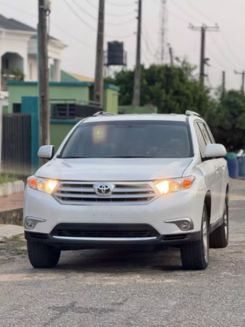 Toyota Highlander   - 2013