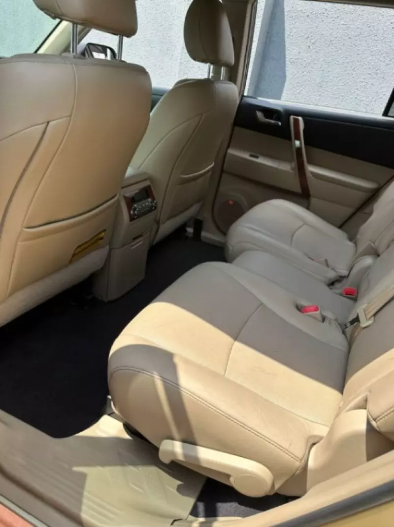 Toyota Highlander   - 2013