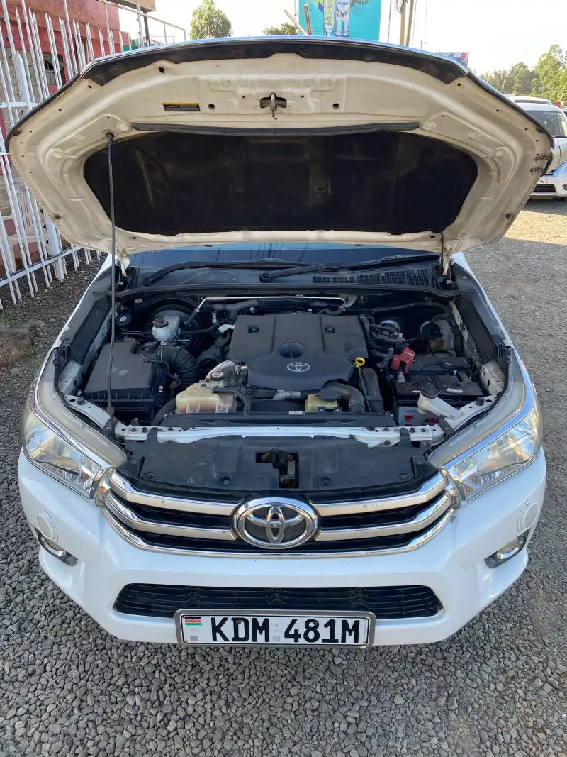 Toyota Hilux    - 2017
