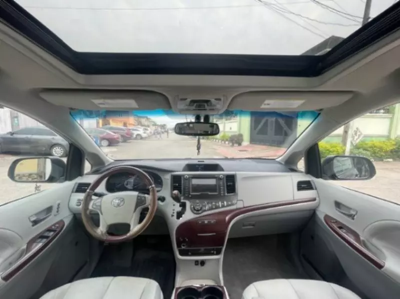 Toyota Sienna   - 2013