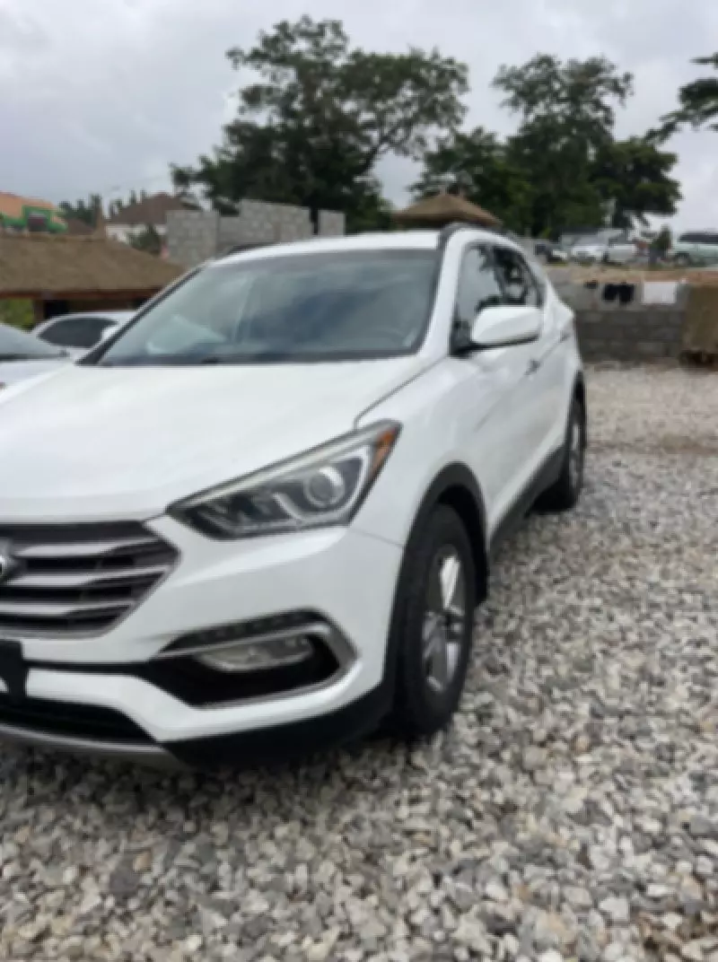 Hyundai Santa Fe   - 2017