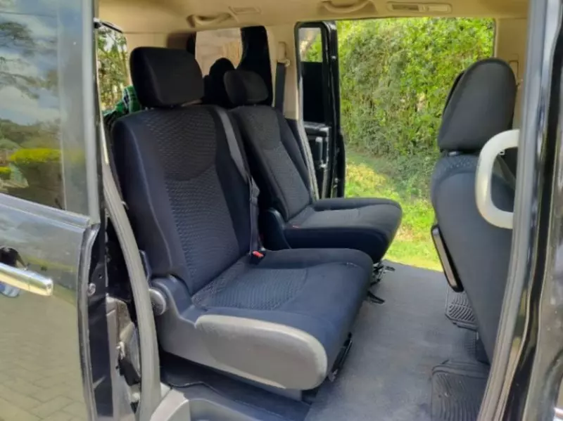 Nissan Serena   - 2013