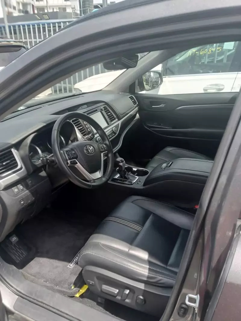 Toyota Highlander   - 2017