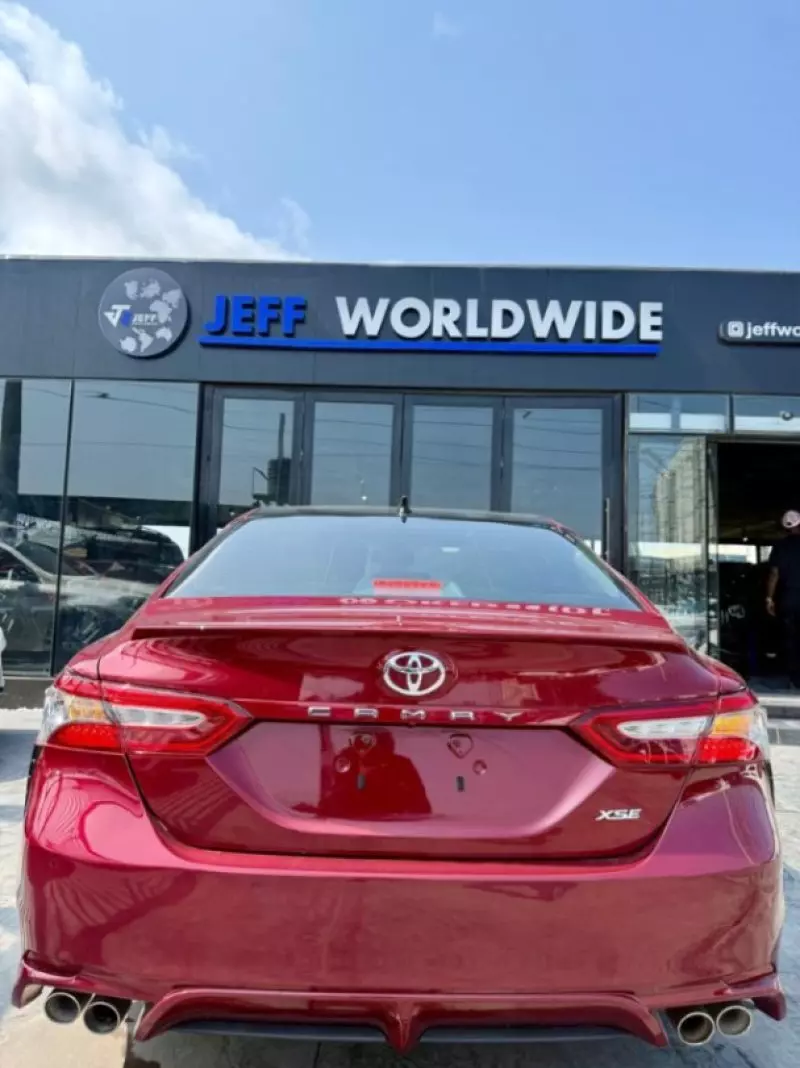 Toyota Camry   - 2018